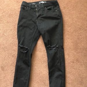 Black, hollister jeans with rips